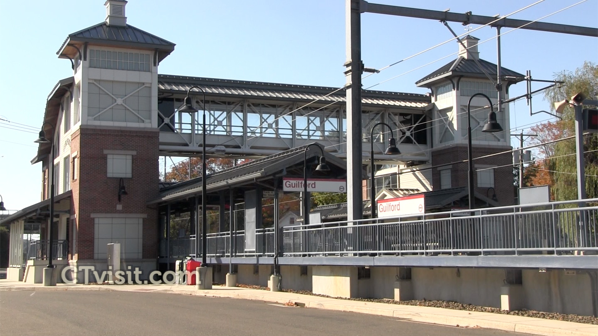 Menunkatuck Trail - RR station